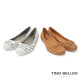 TINO BELLINI 貝里尼 巴西進口刻花優雅小花平底鞋FSBV025-9(駝色)