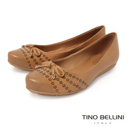 TINO BELLINI 貝里尼 巴西進口刻花優雅小花平底鞋FSBV025-9(駝色)