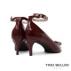 TINO BELLINI 貝里尼 巴西進口 叛逆甜心亮面金屬孔眼扣帶跟鞋 FSDT015-A(酒紅色)