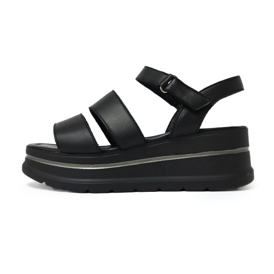 TINO BELLINI 貝里尼 時尚簡約進口真皮寛版魔鬼氈厚底涼鞋FSOT027-1(黑色)