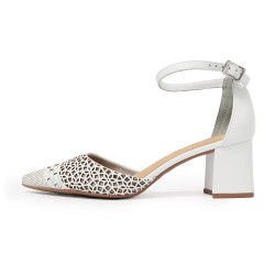 TINO BELLINI 貝里尼 巴西進口典雅線條結合雕花紋路透氣中空牛皮後繫粗跟鞋FSYT001-0(白色)