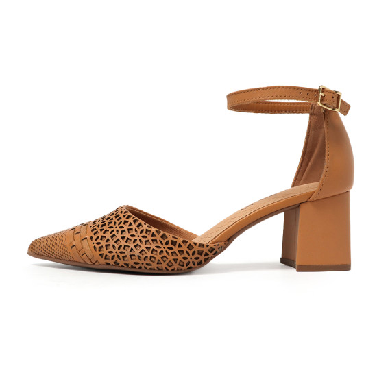 TINO BELLINI 貝里尼 巴西進口典雅線條結合雕花紋路透氣中空牛皮後繫粗跟鞋FSYT001-9(駝色)